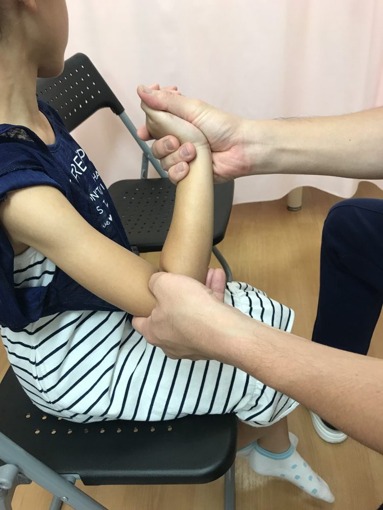 浦安市で子供の肘がはずれて 肘内障 お困りでしたら 浦安くりた整骨院